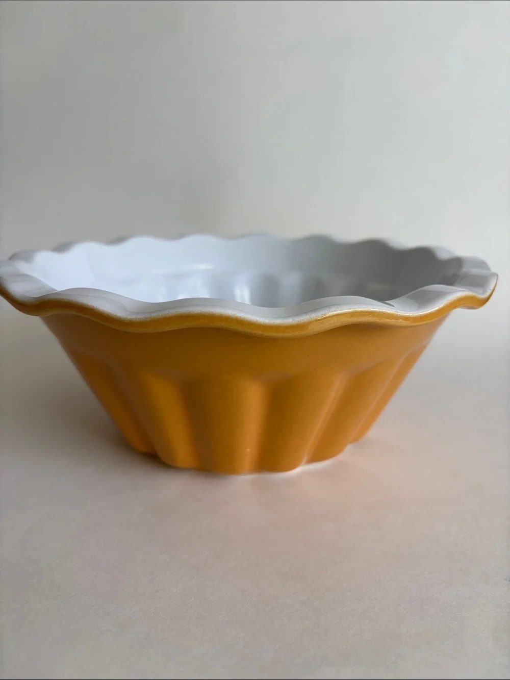 Emile Henry France Round Deep Ruffled Edge Baking Dish Mold Ceramic Gold White